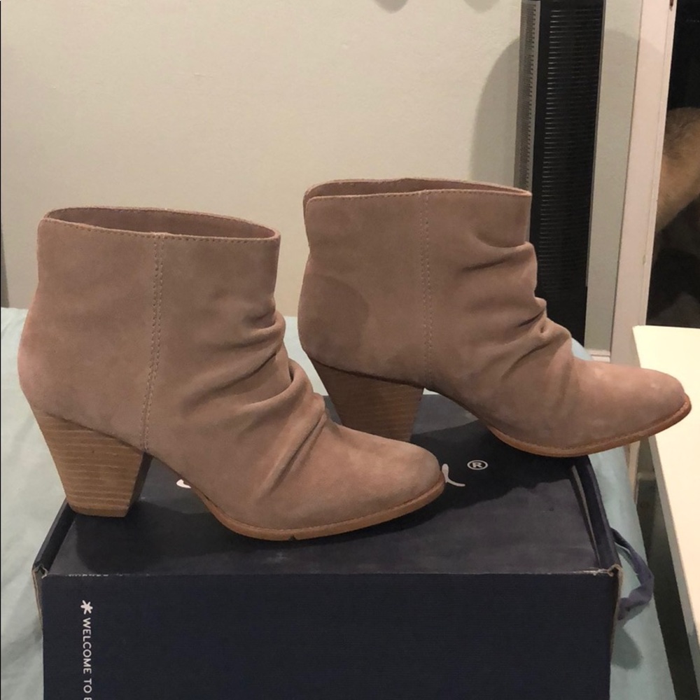 Splendid beige size 9 1/2 booties EUC